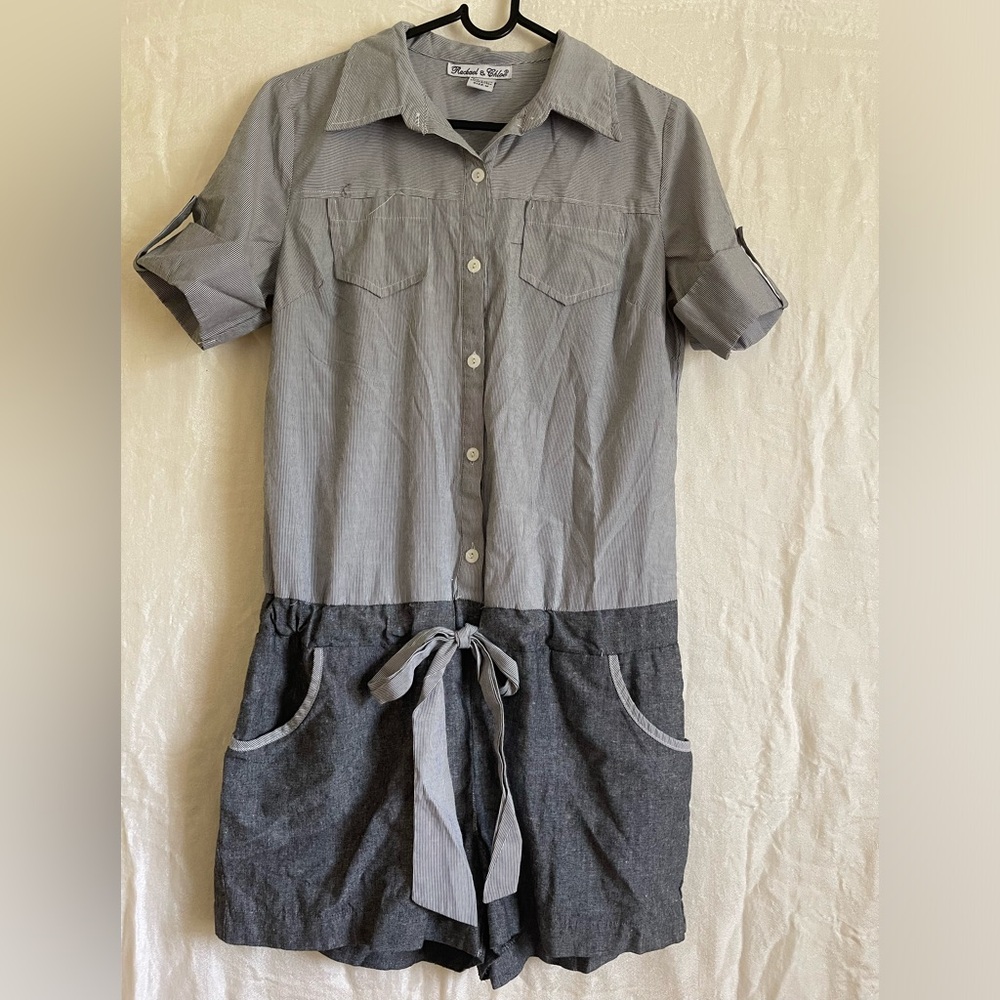 Used Racheal&Chloe Jumpsuit sz M, drawstring waist/buttonup sleeves.4 pockets.